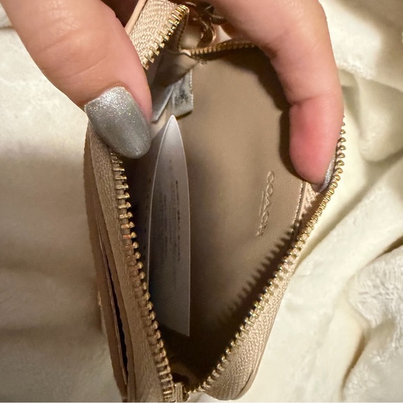 Coach Ivory Card Holder with Gold Chain - Picture 4 of 5